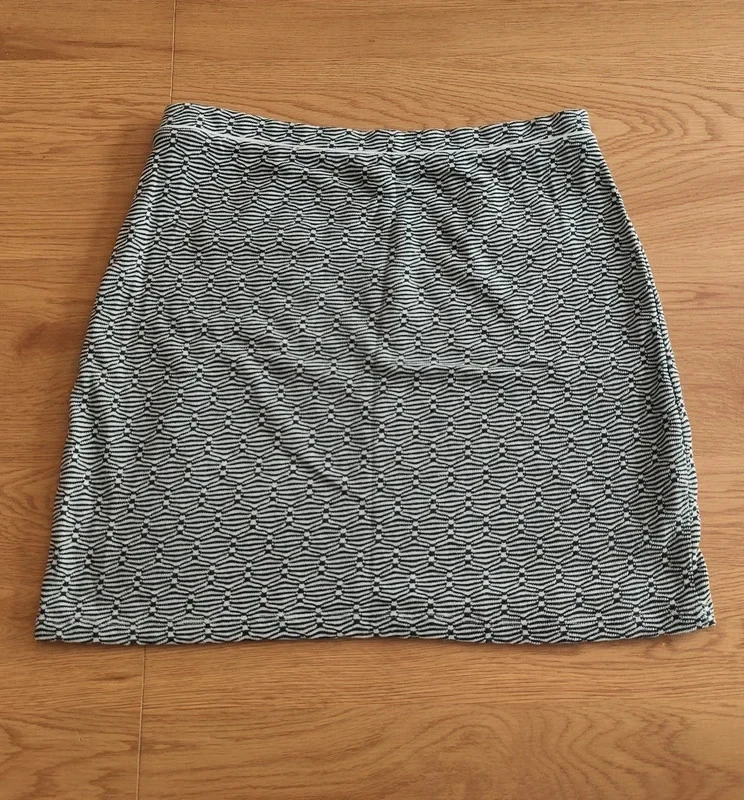 Lightweight white and dark green printed skirt in flowing fabric Size 40 - Kia – photo 3